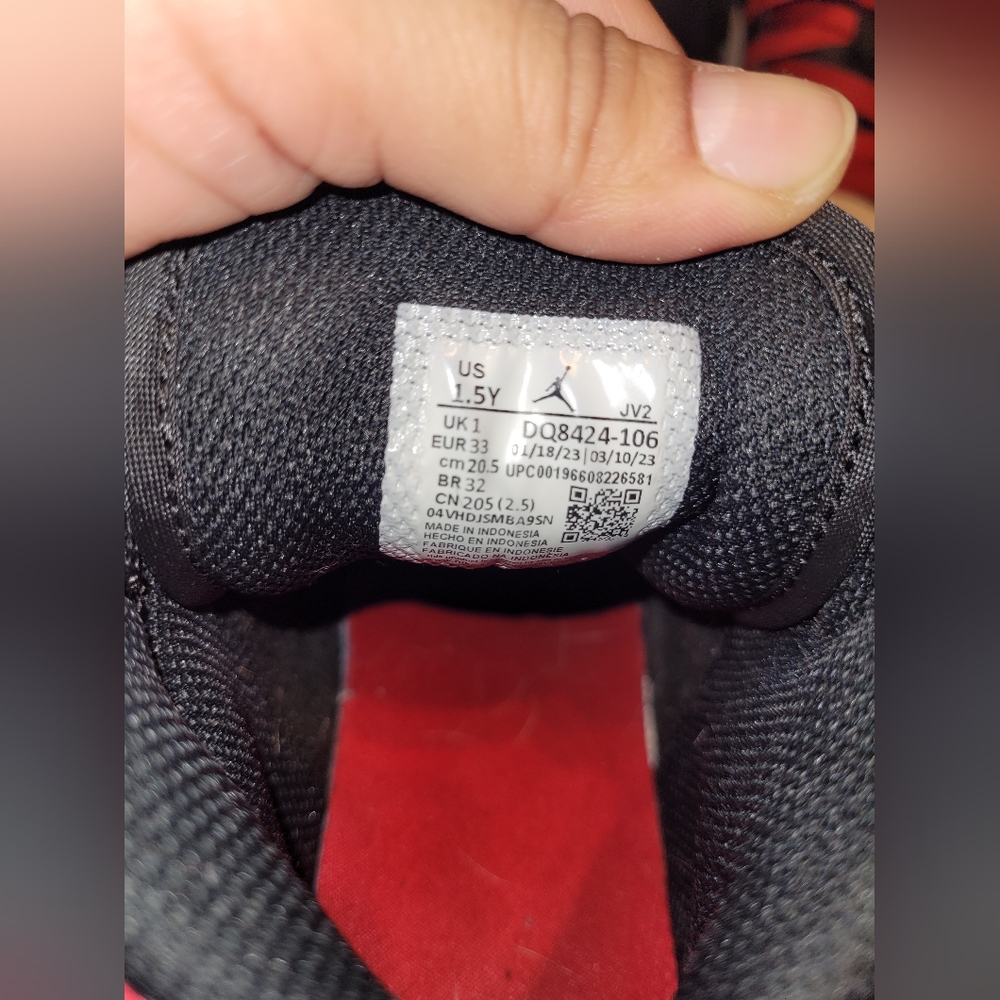 Nike Air jordan shoes for kids. - Picture 4 of 11